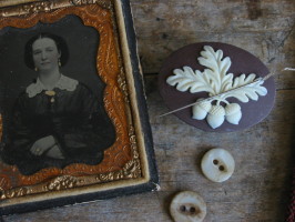 Acorn Needle Minder