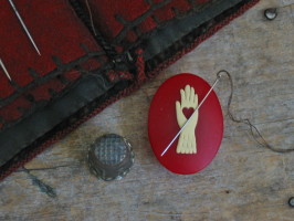 Heart in Hand Needle Minder