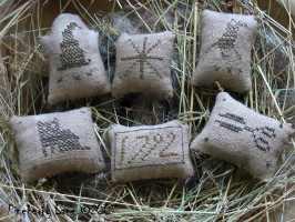 Mrs. Toombs' Treasures PATTERN-cross stitch, sampler, stitchery, pinkeep, Halloween, fabric covered box
